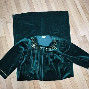 VTG. 70's Luxurious Green adeSSo Velvet Women's Robe
